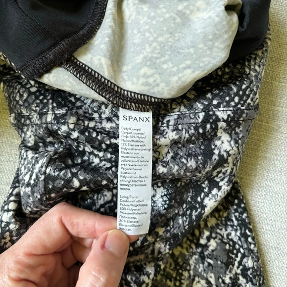 Spanx Faux Leather Snake  Shine Leggings Size M High Waist Full Length - Picture 7 of 8